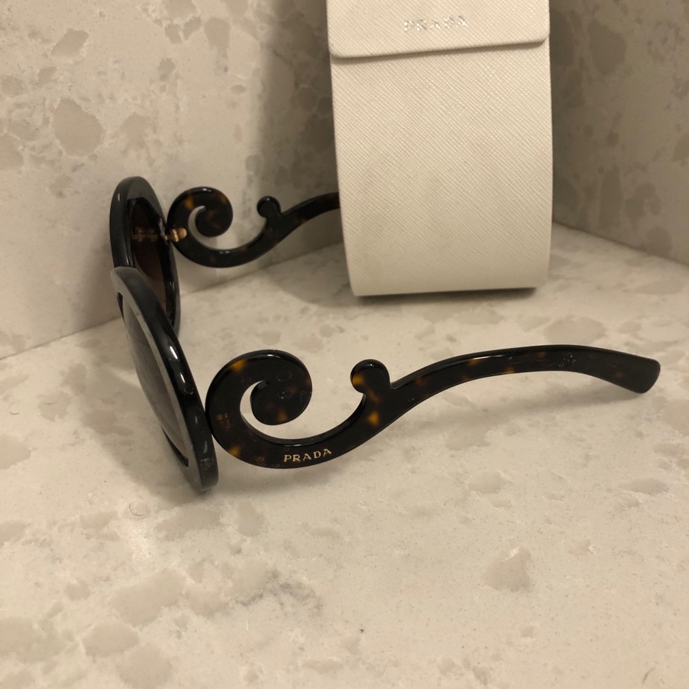 Prada Sunglasses- like new - Picture 1 of 2